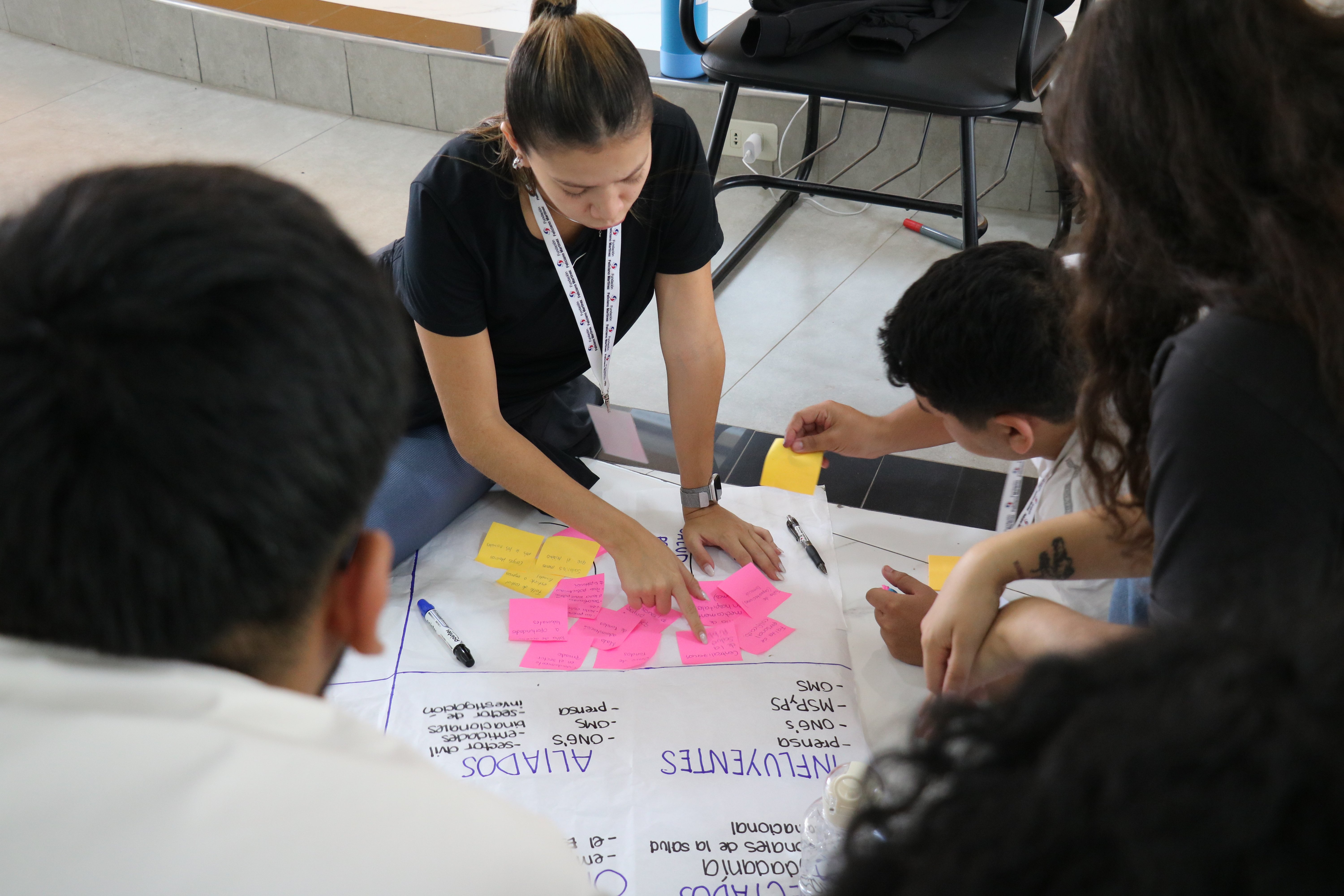 Alumni presentando proyectos